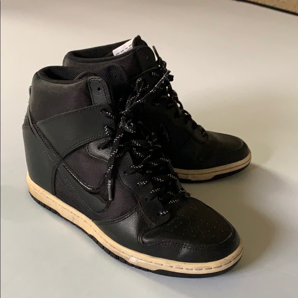 NIKE WEDGES!! WOMENS 8